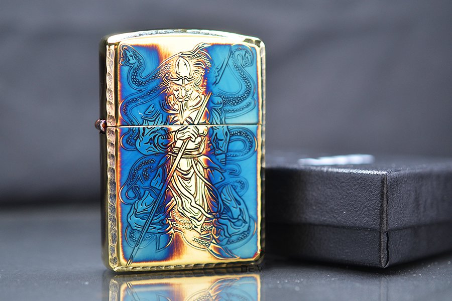 Zippo-dong-chay-khac-hinh-vo-tuong-ZN316-1