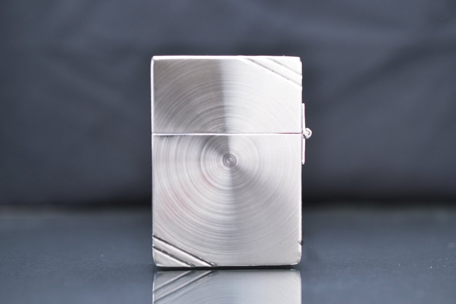 zippo-tai-ban-1935-chat-goc-hoa-van-duong-tron-dong-tam-zn310_4562
