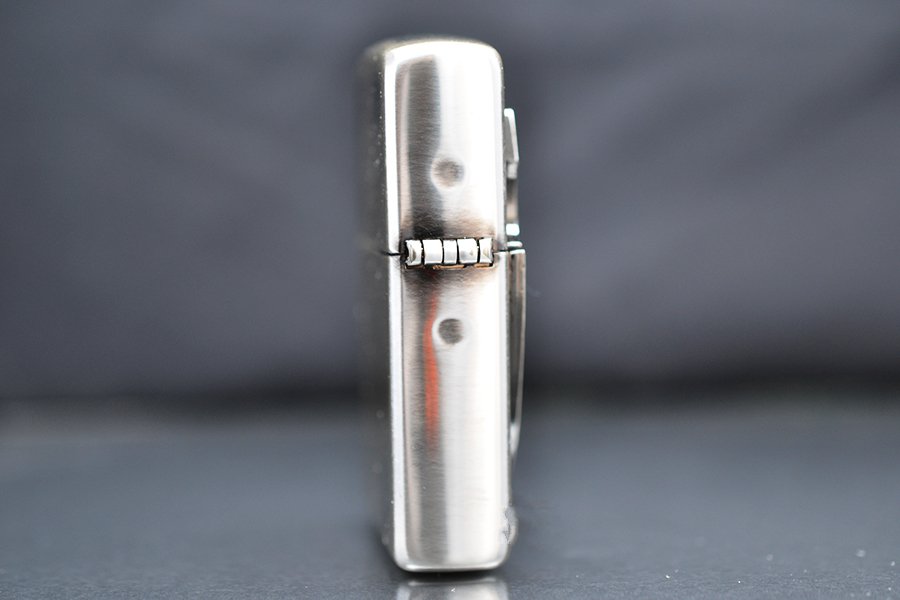 zippo-trang-op-emblem-chiec-khien-go-wooden-shield-zn313_4579