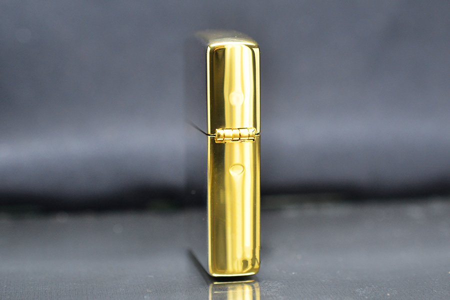 zippo-trang-vien-vang-hoa-van-hang-simon-carter-zn329_4981