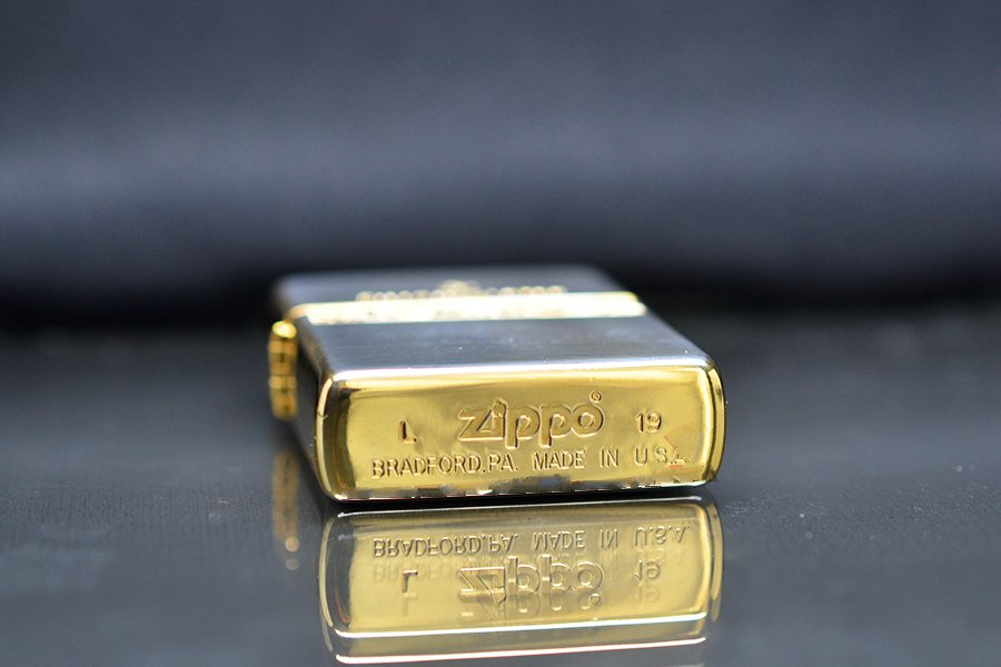 zippo-trang-vien-vang-hoa-van-hang-simon-carter-zn329_4982