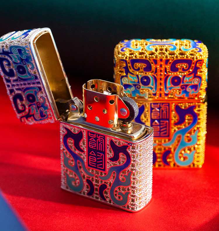 zippo-boc-hinh-bieu-tuong-than-rung-zn289_2795
