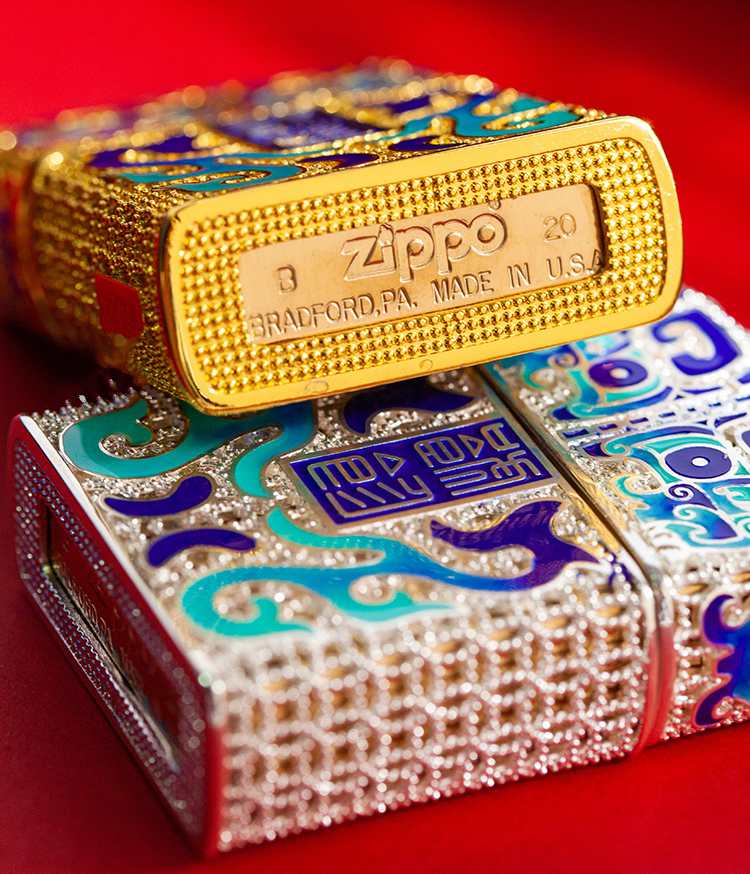 zippo-boc-hinh-bieu-tuong-than-rung-zn289_2796