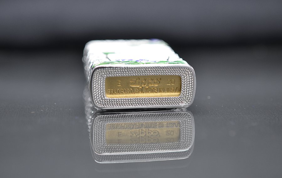 zippo-slim-boc-luoi-hinh-hoa-sen-zn296_3361