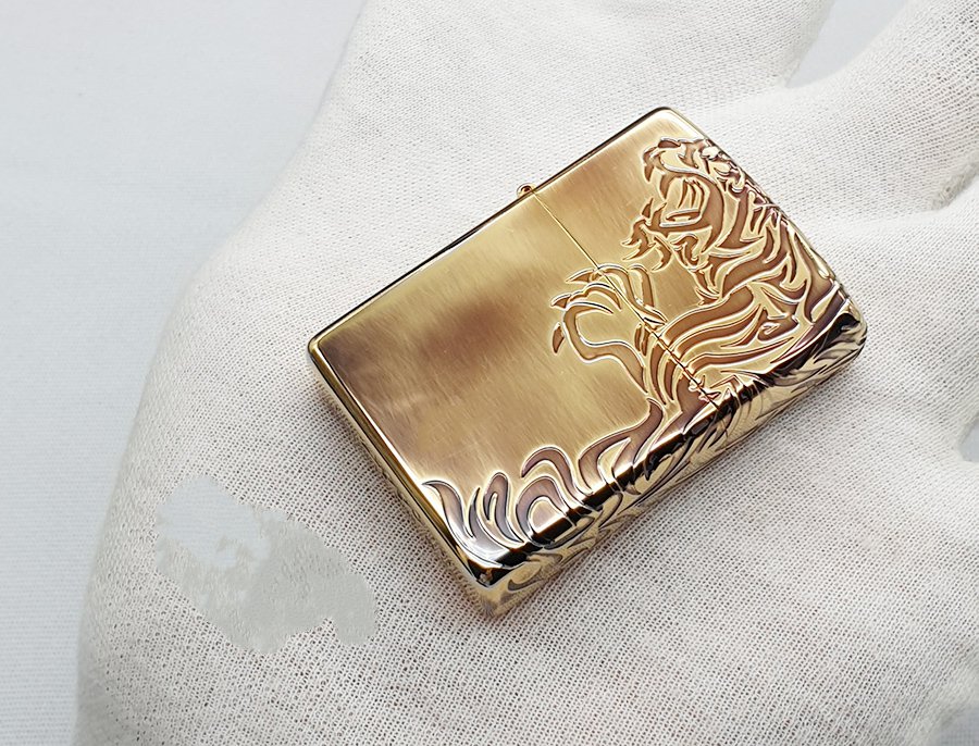 zippo-rong-khac-dong-chay