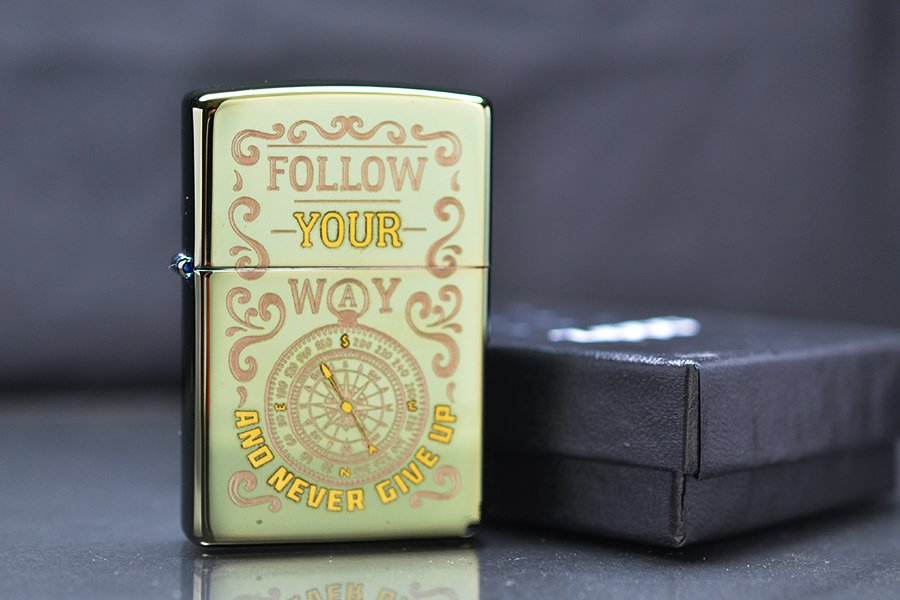Bật Lửa Zippo Mạ Chrome Xanh Bóng In Slogan Follow Your Way Design Z367