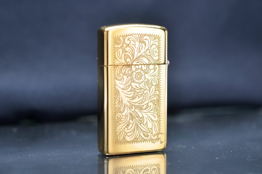 Tìm mua bật lửa Mỹ chính hãng Zippo Slim Hoa Văn Venetian Vàng Z156